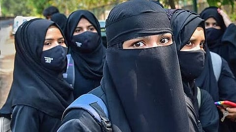 ஈரானில் ஹிஜாப் விவகாரம்: விஸ்வரூபம் எடுக்கிறது!