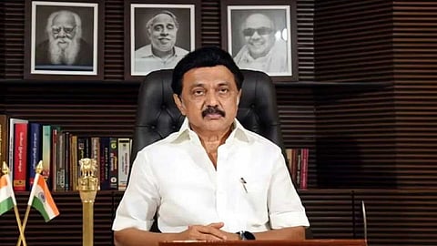 டெல்லிக்கு விரையும் முதல்வர், குஜராத்தில் முகாமிட்டுள்ள இரட்டைத் தலைமை!