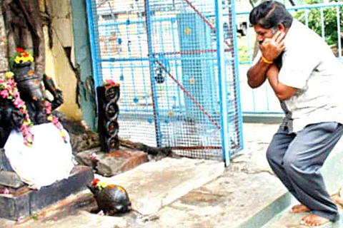 கணபதிக்கு ஏன் சிதறு தேங்காயும் தோப்புக்கரணமும்?