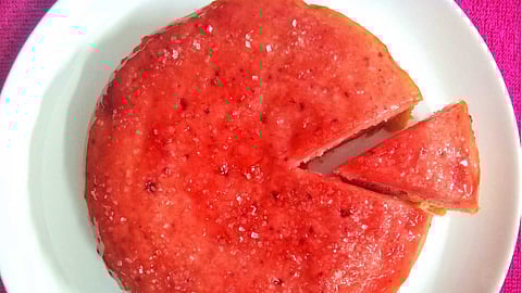 ஸ்ட்ராபெர்ரி ஜாம் ஹனி கேக்