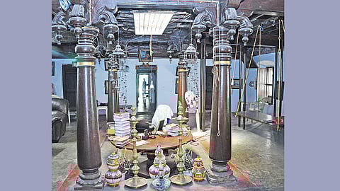 யானை மீதேறி வந்த பெரியபுராண உரை