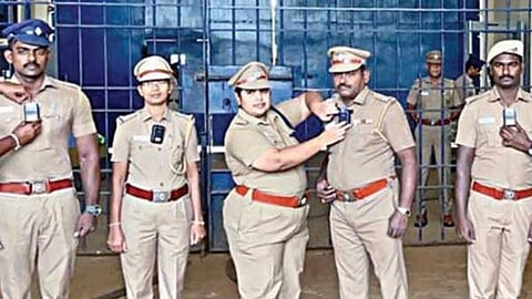 சிறைக் காவலர்