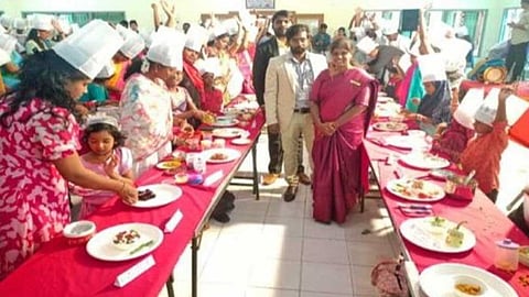 5 நிமிடத்தில் 100 பேரால் 100 வகையான உணவுகள் சமைத்து சாதனை