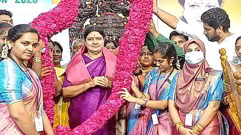 பாஜகவால் என் நிழலைக்கூட நெருங்க முடியாது - சசிகலா