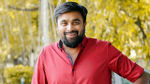 அடுத்து பிரம்மாண்டமாக உருவாகவிருக்கும் சர்ச்சைக்குப் பெயர் போன நாவல்! இயக்கப்போவது சசிகுமார்!