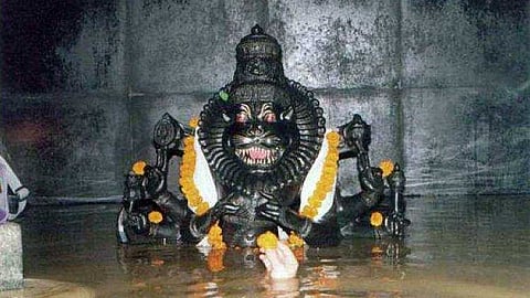 தண்ணீருக்குள் இருக்கும் ஜர்னி நரசிம்மர்!