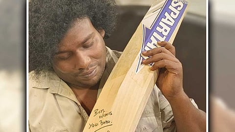 1 மில்லியன் பார்வைகளைக் கடந்த, யோகி பாபு ரசிக்கும் பேட் புகைப்படம்! யார்? எப்போது கொடுத்தது தெரியுமா?