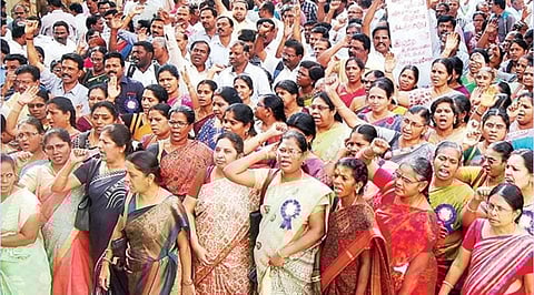 முந்தைய ஓய்வூதியத் திட்டம் மீண்டும் வருமா? அறிக்கை கேட்கும் தமிழக அரசு!