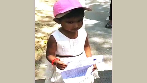 எங்கள் அங்கன்வாடியில் ஒன்றுமே சரியில்லை. ஆட்சியரிடம் மனு அளித்த மூன்று வயது சிறுமி!