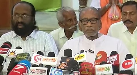 பழ.நெடுமாறன் பேசுவது  மக்களை முட்டாளாக்கும் செயல்! கருணா மறுப்பு!