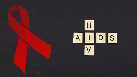 கைவிடப்படும் எய்ட்ஸ் நோயாளிகள் - சுகாதாரத்துறையில் இந்தியாவிலேயே நம்பர் ஒன் மாநிலம் என்பதெல்லாம் பொய்யா?