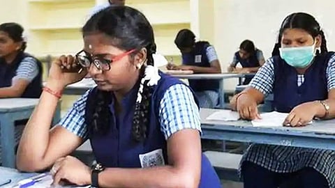இன்று முதல் 10ம் , 12ம் வகுப்பு மாணவர்களுக்கான சிபிஎஸ்இ பொது தேர்வு!