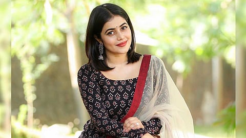 நடிகை பூர்ணா வீட்டில் இந்த விசேஷமா?