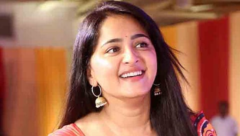 சிரிப்பு நோயால் சிரமப்படும் அனுஷ்கா!