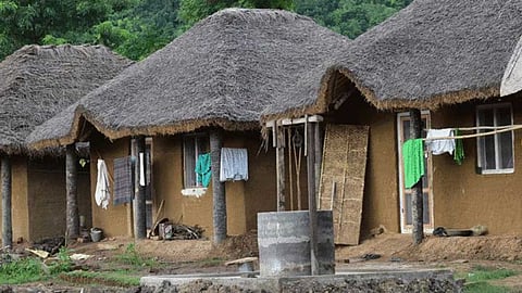 200 அரசு அதிகாரிகளை உருவாக்கிய பழங்குடியின கிராமம்!