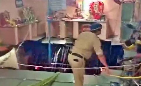 கோயில் கிணறு தடுப்பு சுவர் இடிந்து விழுந்து விபத்து: பத்துக்கும் மேற்பட்டோர் பலி!