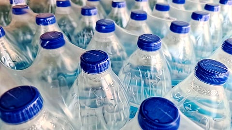 கழிவறை இருக்கை பாக்டீரியா கிருமியை விடவா தண்ணீர் பாட்டலில் கிருமிகள் அதிகம் ...   ஆய்வில் அதிர்ச்சி !