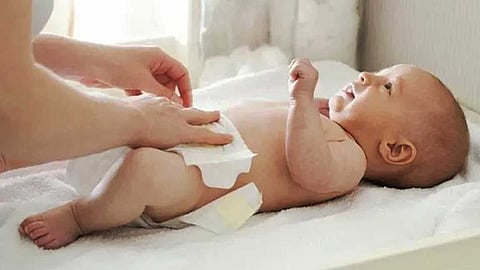 குழந்தைகளுக்கு டயபர் நல்லதா?
டயபர் போட்டால் என்னென்னப் பிரச்னைகள் ஏற்படும்?