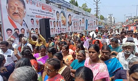 எடப்பாடி பழனிச்சாமிக்கு எதிராக ஓபிஎஸ் ஆதரவாளர்கள் ஆர்ப்பாட்டம்!