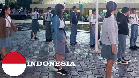 அதிகாலையில் அரைதூக்கத்தில் பள்ளிக்குச் செல்லும் மாணவர்கள் - இந்தோனேசியாவில் புதிய சட்டம்!