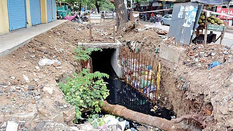 திருப்பூரில் கால்வாய்க்காக தோண்டப்பட்ட குழியில் விழுந்து 10 ஆம் வகுப்பு மாணவர் பலி!