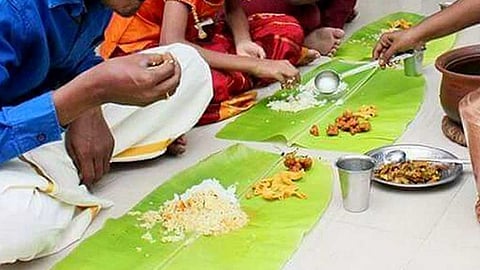 சம்மணங்கால் போட்டு சாப்பிடுவது நல்லதா?