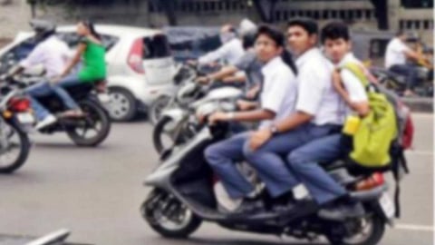 சிறுவர்கள் பைக் ஓட்டினால் வாகன உரிமையாளர் மீது நடவடிக்கை... வட்டாரப் போக்குவரத்து துறை எச்சரிக்கை.