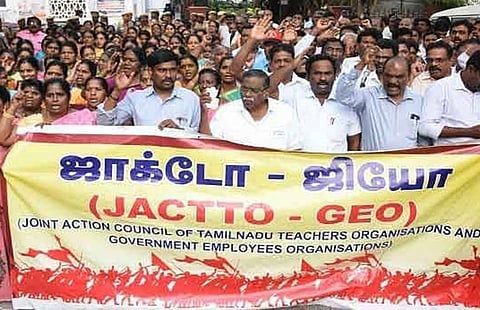 வலுக்கும் அரசு ஊழியர்களின் போராட்டம் - 15 கோரிக்கைகள்; கண்டு கொள்ளாத தி.மு.க அரசு!