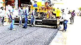 சென்னையில் இரவு முழுவதும்  தார் சாலை போடும் பணி! சென்னை மேயர் பிரியா ஆய்வு!