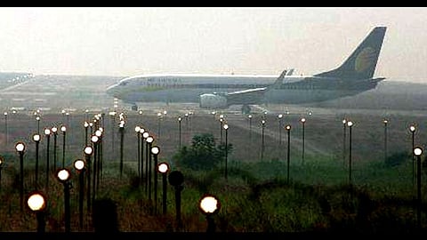 இந்திரா காந்தி விமான நிலையத்துக்கு  வரவேண்டிய 22 விமானங்கள் திருப்பி விடப்பட்டது!