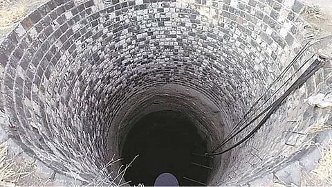 4 குழந்தைகளுடன் கிணற்றில் குதித்த பெண்! நவீன நல்லதங்காள் கதை என்ன?