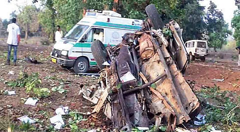 மாவோயிஸ்டுகள் தாக்குதலுக்கு பத்து போலீசார் பலி: பிரதமர், உள்துறை அமைச்சர் கண்டனம்!