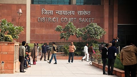 தில்லி சாகேத் நீதிமன்றத்தில் பெண் மீது துப்பாக்கியால் சுட்ட மர்ம நபர்!