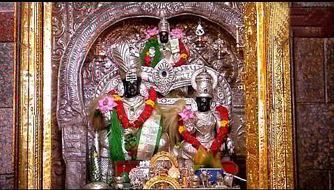 அட்சய திருதியை நாளில்
ஸ்ரீ லட்சுமி குபேரர் வழிபாடு!