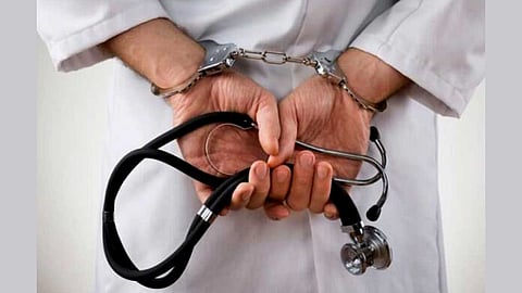 போலி மருத்துவர்கள் எச்சரிக்கை... சேலத்தில் கைது எதிரொலி.