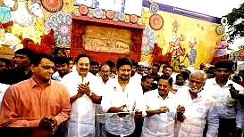 சென்னை தீவுத்திடலில் கைத்தறி கைவினை பொருட்கள் திருவிழா! அமைச்சர் உதயநிதி ஸ்டாலின் துவக்கம்!