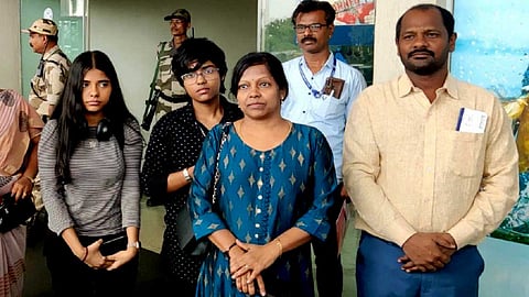 சூடானிலிருந்து மதுரை வந்த ஒரே குடும்பத்தைச் சேர்ந்தவர்கள் உருக்கம்!