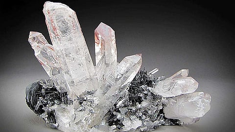 குவார்ட்ஸ் கிறிஸ்டல்களை பூஜை அறையில் வைக்கலாமா?