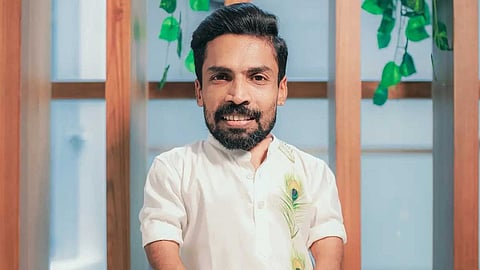 க்யூட் வீடியோ வெளியிட்ட, கின்னஸ் பக்ரு!