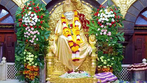 விளக்குகள் கொடுத்து அருள் வெளிச்சம் வழங்கிய பாபா!