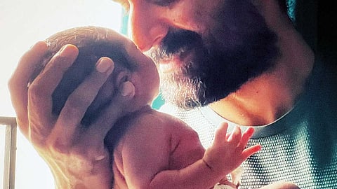 வில்லனும் நானே! அவனுக்கு ஹீரோவும் நானே!