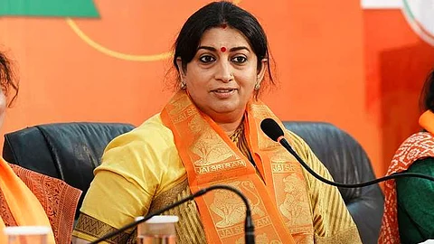 நாங்கள் ஆட்சிக்கு வந்தால் ஆண்டுக்கு 3 கேஸ் சிலிண்டர் இலவசம் - மத்திய அமைச்சர் ஸ்மிருதி இரானி பிரச்சாரம்!