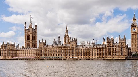 சிதிலமடைந்து வரும் வெஸ்ட்மின்ஸ்டர் அரண்மனை: சீரமைப்பு பணிகளில் தாமதம்!
