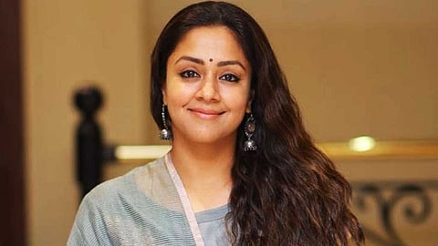 25 ஆண்டுகளுக்குப்பின் மீண்டும் பாலிவுட்டில் ஜோதிகா!