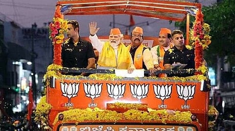 கர்நாடகாவில் பிரம்மாண்ட சாலை பேரணியை  பிரதமர் மோடி துவங்கினார்!