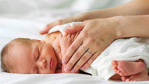 பச்சிளங்குழந்தையை தனியாக படுக்க வைப்பதே நல்லது.