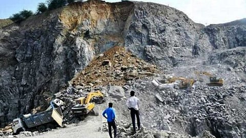 கல் குவாரிகள் 4வது நாளாக வேலை நிறுத்தம்.