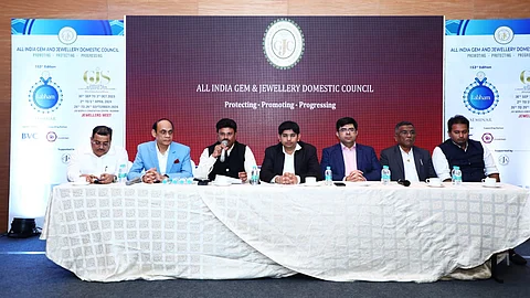 இந்தியாவில் தங்கம், வைர தொழிலின் மொத்த வியாபாரம் எவ்வளவு தெரியுமா?