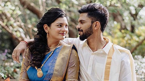 வேட்டி சேலையில் ஜொலிக்கும் ருதுராஜ், உட்கர்ஷா! மனம் நெகிழ்ந்து பகிர்ந்த ருதுராஜ்!