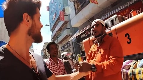 டச்சு நாட்டு யூடியூபரைத் தாக்கிய பெங்களூரு வியாபாரி!